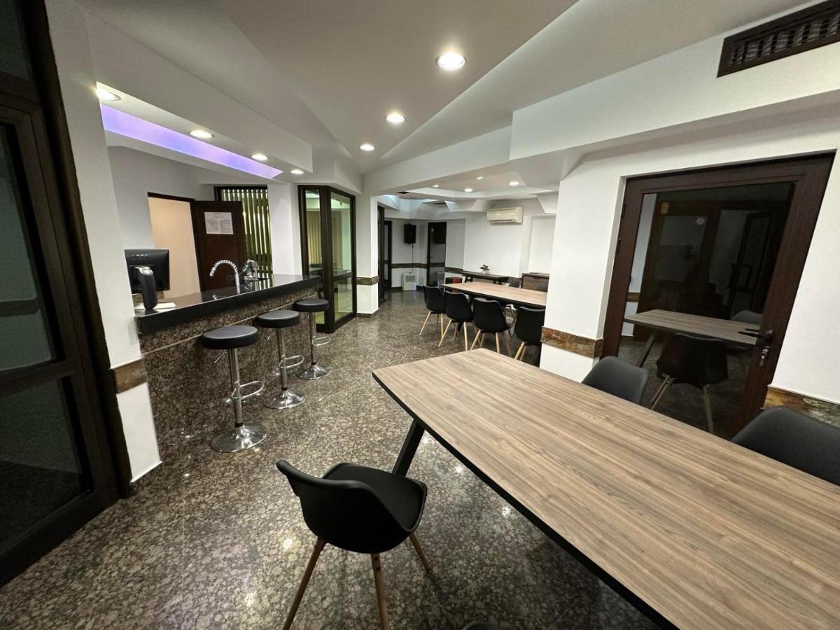 Хотел Аврора Haskovo Buitenkant foto